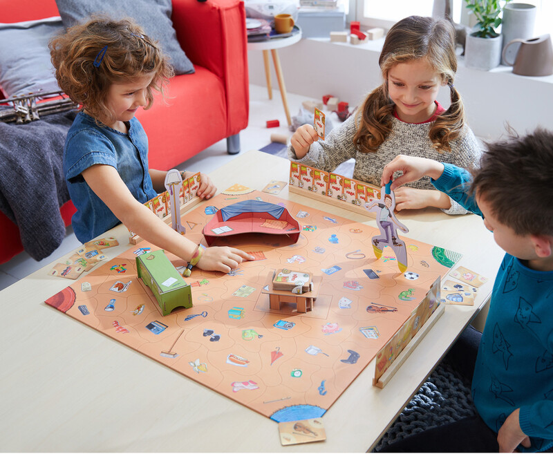 El sofá de los Pérez – juego infantil de memoria y habilidad | HABA - Imagen 2